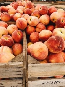 peaches at a farmers market