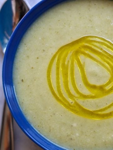 healthy broccoli and cauliflower soup