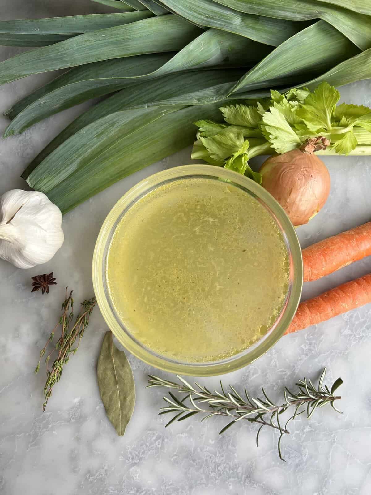 Homemade and Flavorfull Chicken Stock Simple Recipe